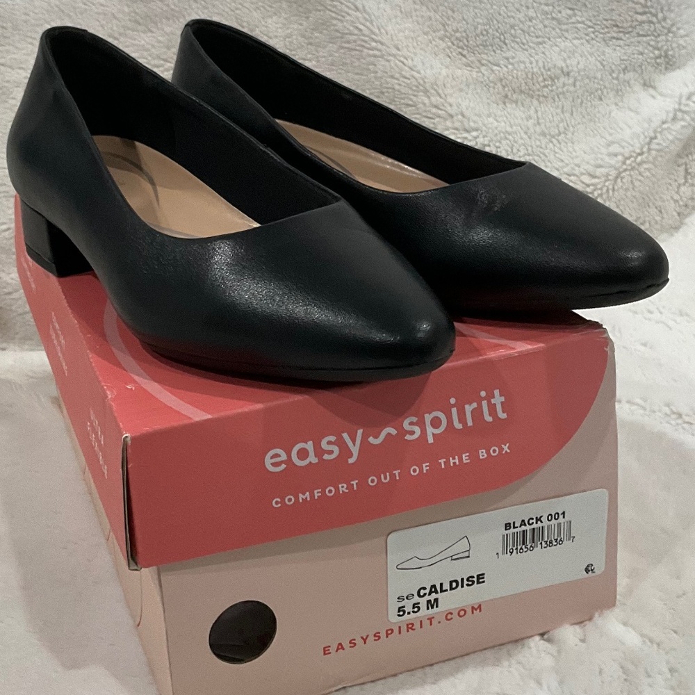 Easy Spirit ‘Caldise’’ black leather flats-size 5.5
